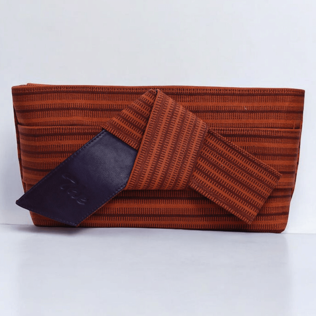 BagTaeSisi Oge Clutch
